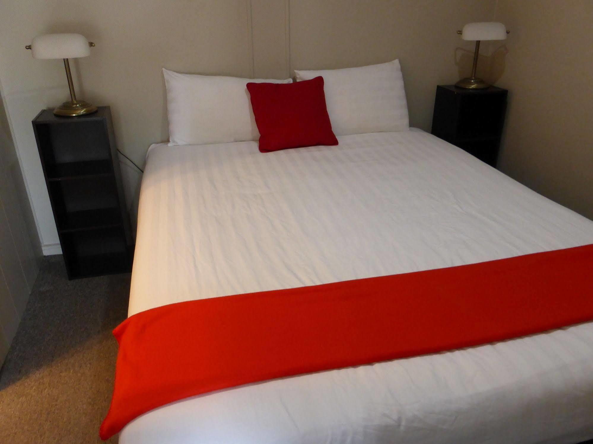 Smerdon Lodge Motel Horsham Buitenkant foto