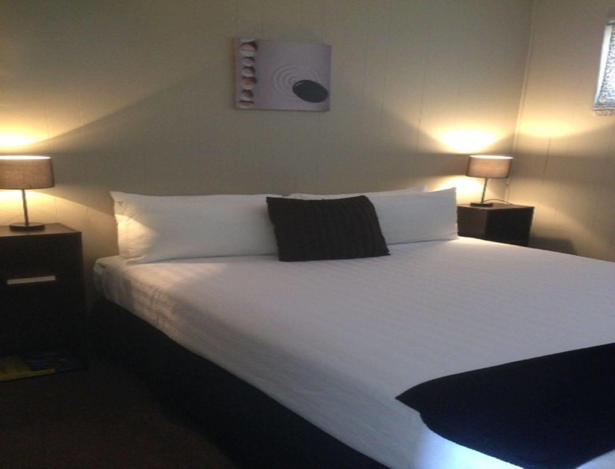 Smerdon Lodge Motel Horsham Buitenkant foto