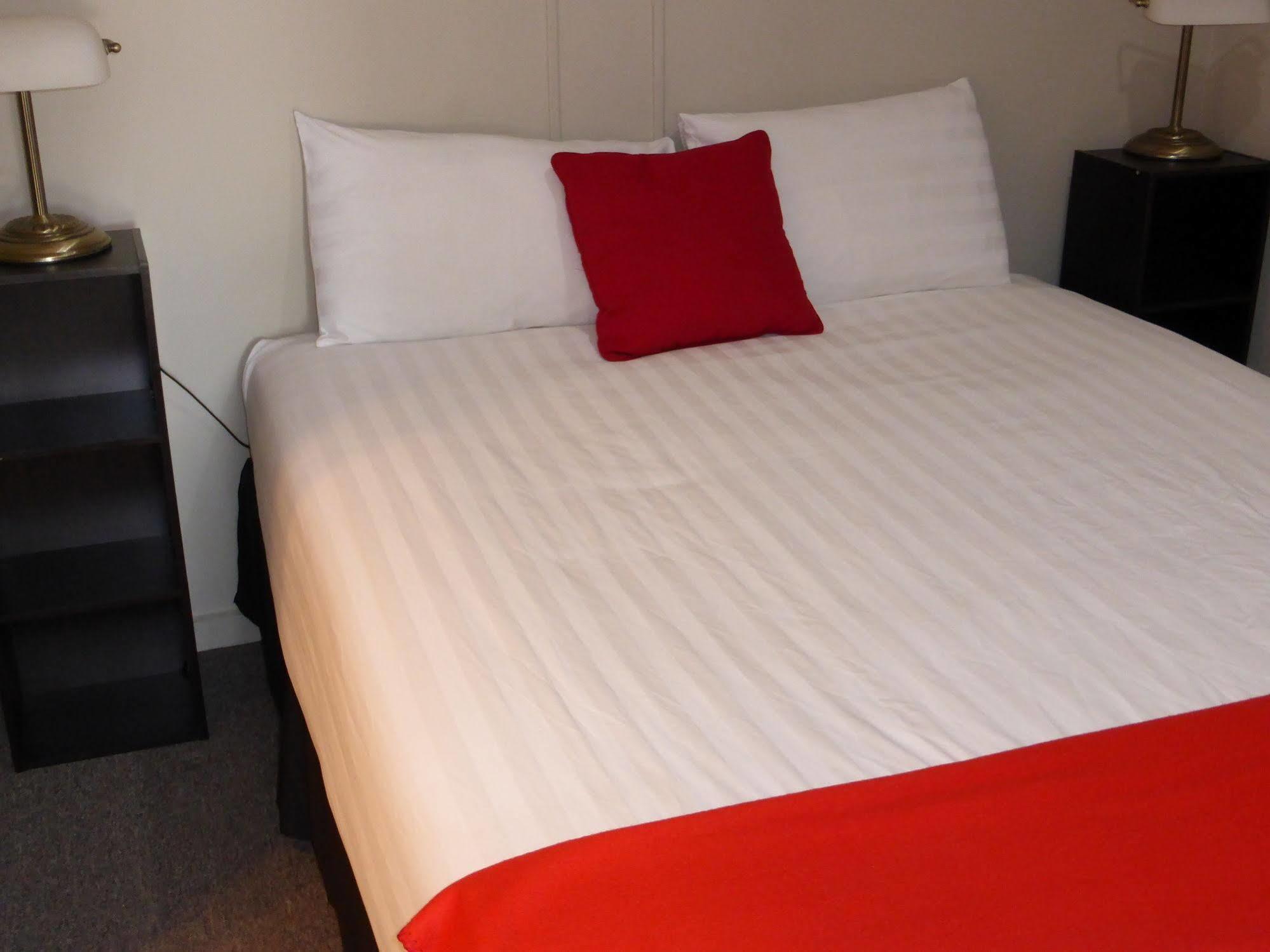 Smerdon Lodge Motel Horsham Buitenkant foto