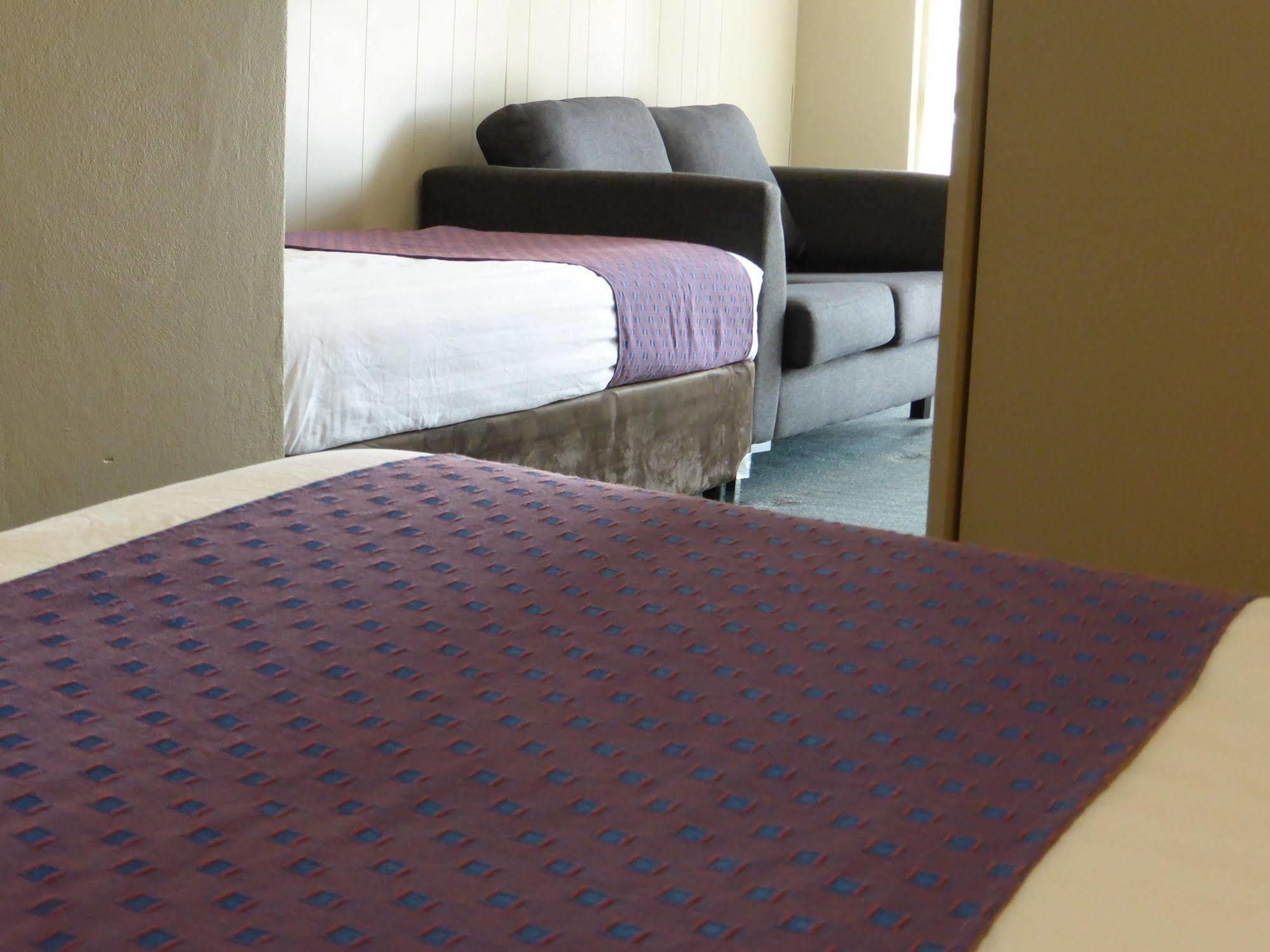 Smerdon Lodge Motel Horsham Buitenkant foto