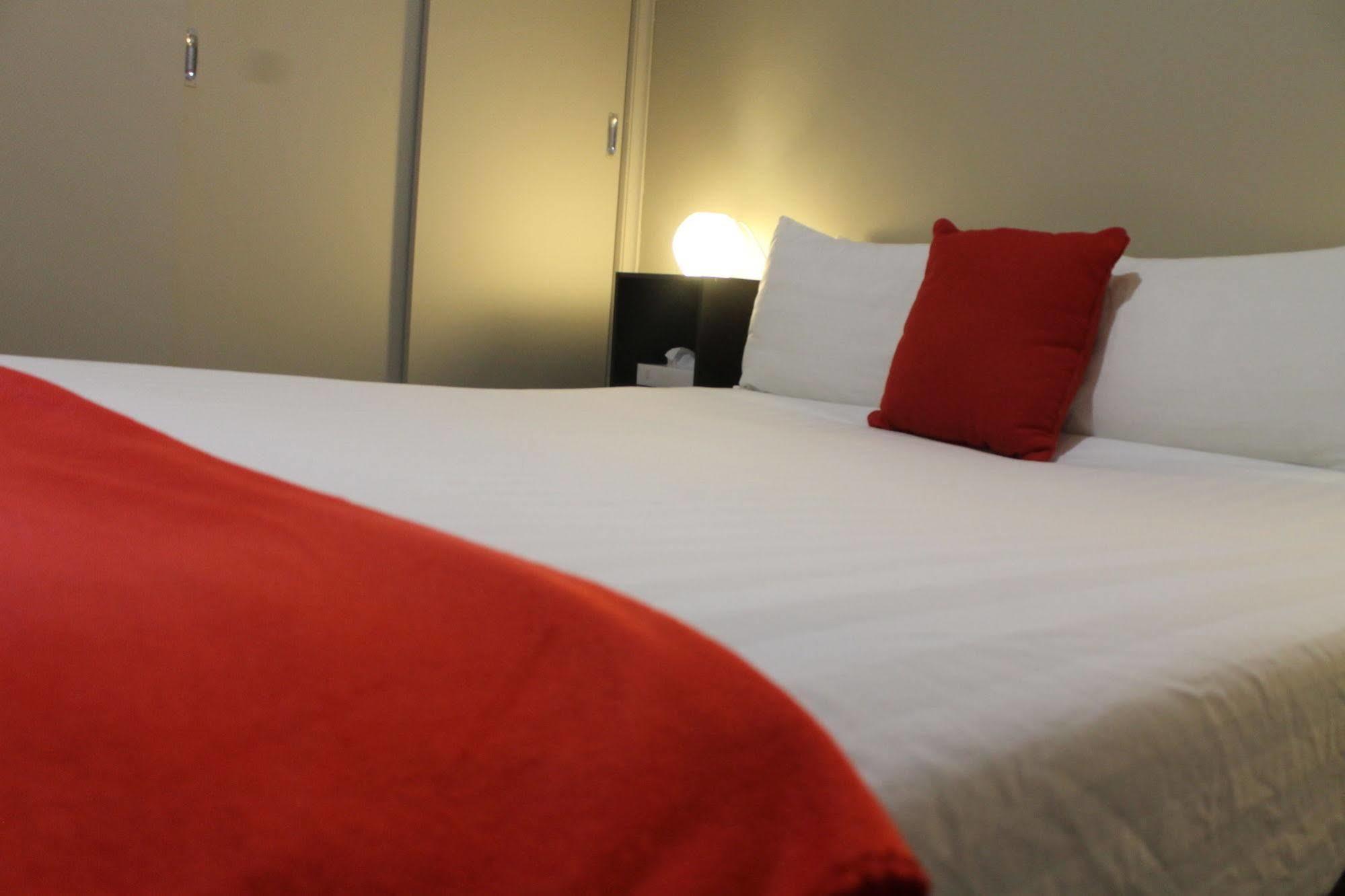 Smerdon Lodge Motel Horsham Buitenkant foto