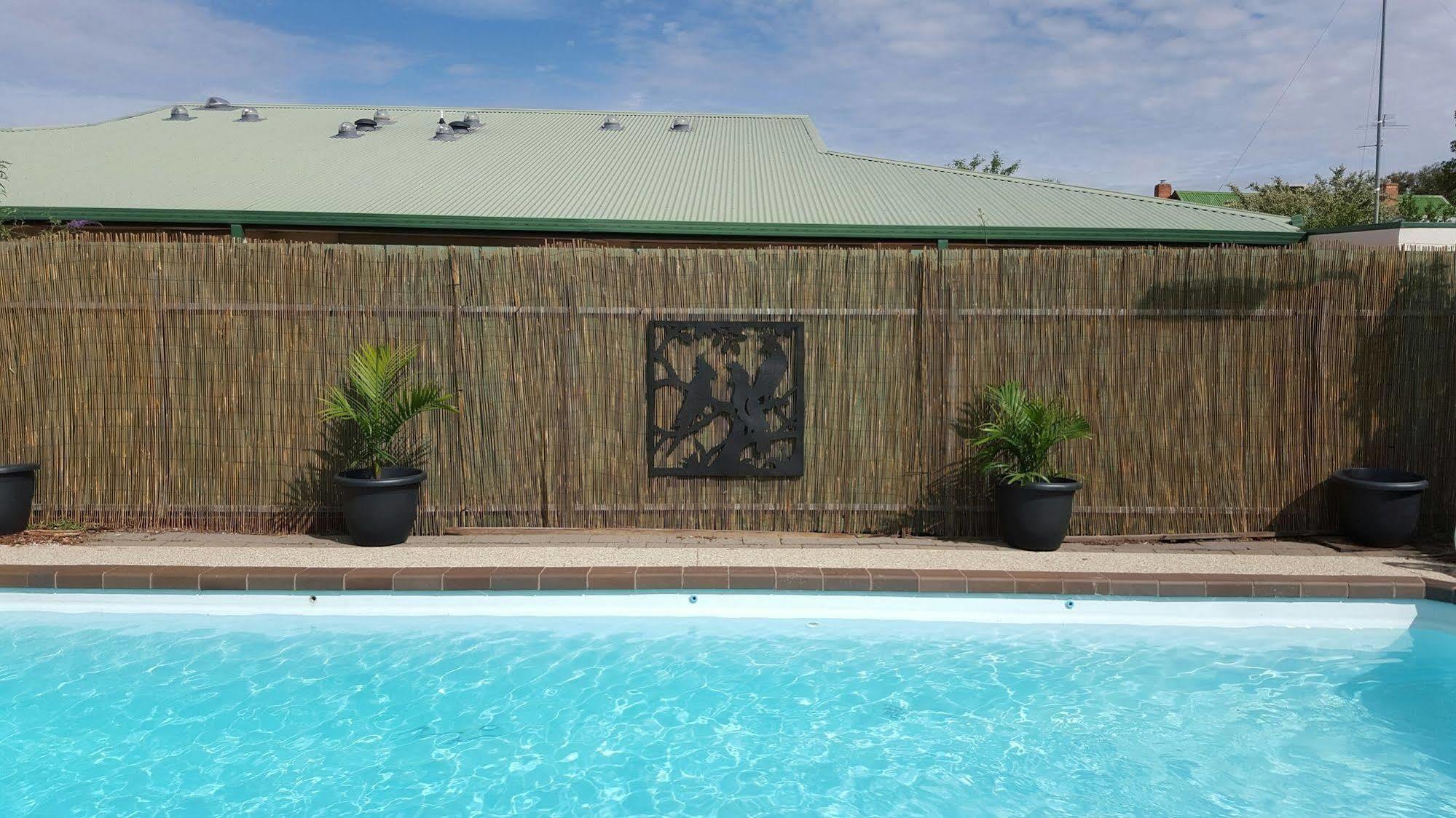 Smerdon Lodge Motel Horsham Buitenkant foto